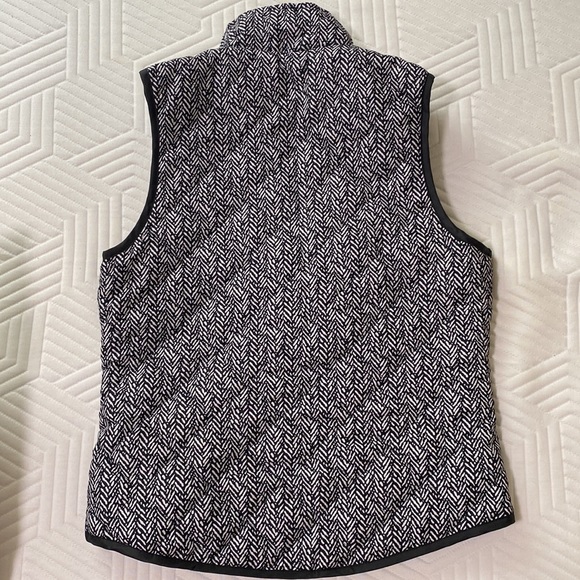 Women’s Black and white patterned vest size M - Picture 2 of 4